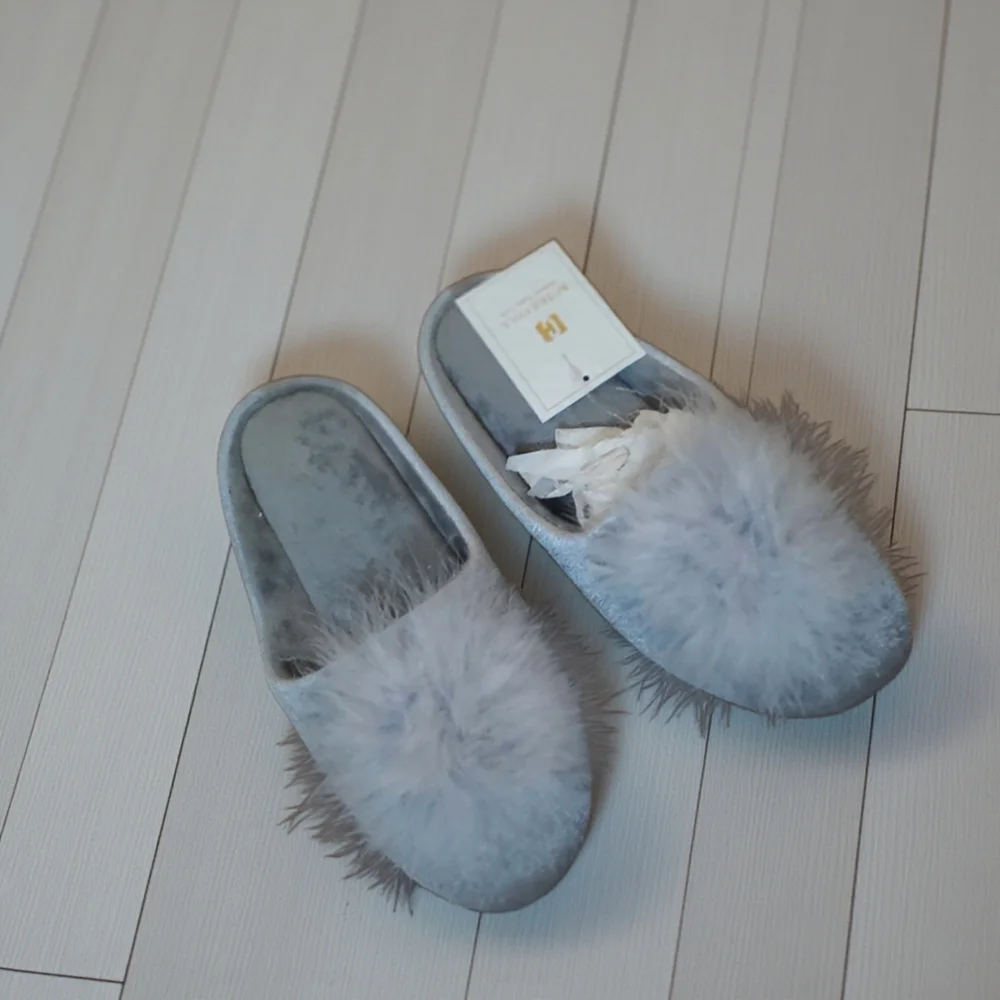NWT BCTEN COLL Women's Gray Fur Slippers - Picture 1 of 4